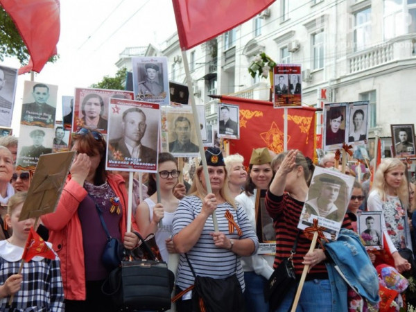 &laquo;Совершенно бесплатно&raquo;. Где в Севастополе распечатать портрет героя для &laquo;Бессмертного полка&raquo;?