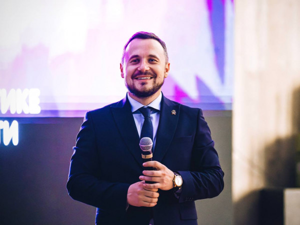 Экс-глава севастопольского муниципалитета Антон Тицкий ушёл, но обещал, что увидимся