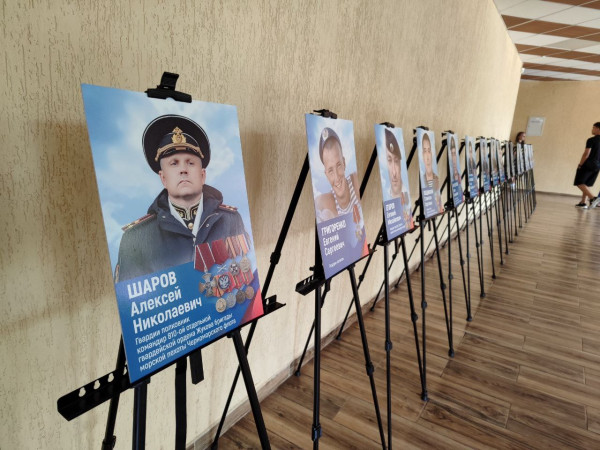 &laquo;Герои нашего времени&raquo;. Севастопольский депутат организовал уникальную фотовыставку