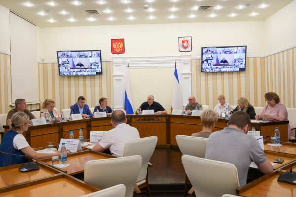 &laquo;Может, имеет смысл проводить разбор полетов каждый день?&raquo; Крымский беспорядок на местах