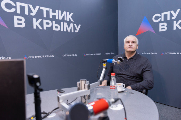 Источник: правительство РК «Мир только на поле боя, Крым идёт своим путём». Глава республики ответил на самые острые вопросы эпохи