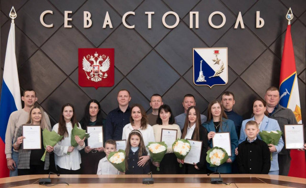 До 35 лет и с Севастополем в сердце: кто получает жилищные сертификаты от города