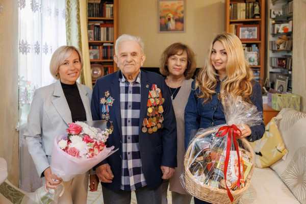 ГК &laquo;ИнтерСтрой&raquo; поздравила ветеранов Великой Отечественной войны с наступающим Днём Победы