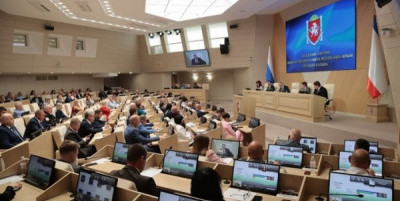 Студенческий капитал, земля, нотариусы и награды — сегодня Госсовет Крыма перешел к настройке сразу нескольких систем