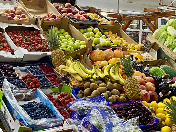 Цены на базовые продукты в Севастополе: контроль работает, но сезонность диктует свои правила