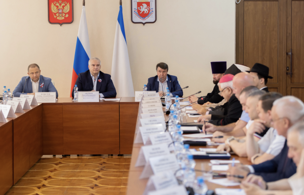 Источник: правительство РК Межнациональное согласие в Крыму: Аксёнов провел встречу с религиозными и национальными лидерами