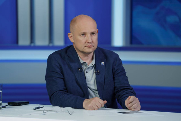 Губернатор Севастополя призвал включать голову и проверять источники информации. Это главный урок лета 2026 года