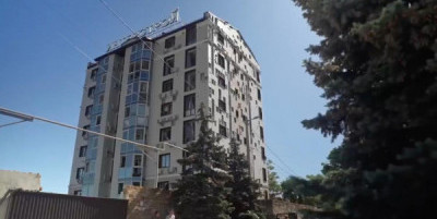 После удара: как в Севастополе восстанавливают дом на площади Ластовой и помогают пострадавшим жителям