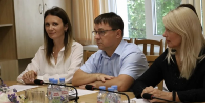 На педагогическом совещании в Севастополе депутат Заксобрания Алексей Ярусов расставил приоритеты: безопасность детей дороже формальностей