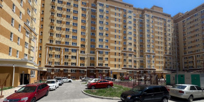 Ключи от новой жизни: в Севастополе сиротам вручили квартиры
