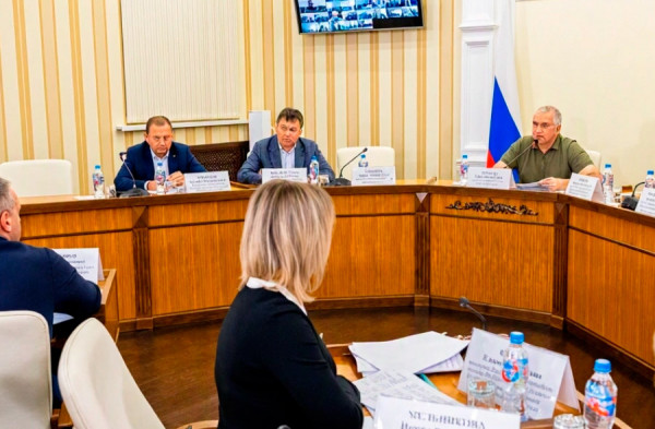 Десять чиновников попали под удар в результате дисциплинарного разгрома за бюрократический формализм в Крыму